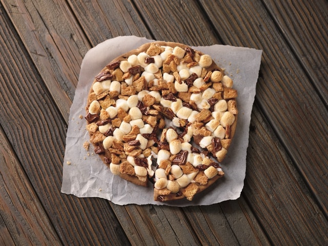fast-food-news-pizza-hut-hershey-s-toasted-s-mores-cookie-the