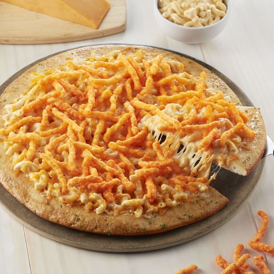 FAST FOOD NEWS: Chuck E. Cheese's Cheetos Mac-Cheesy Pizza - The Impulsive  Buy